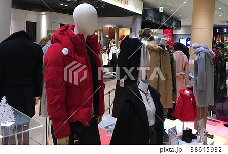 ほらね。マネキン、いっぱいだね。 38645932