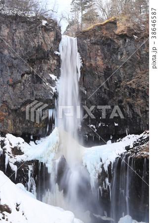 [栃木県]　冬の華厳の滝 38646587