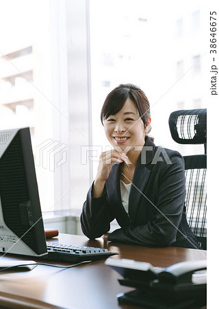 スーツの女性経営者の写真素材