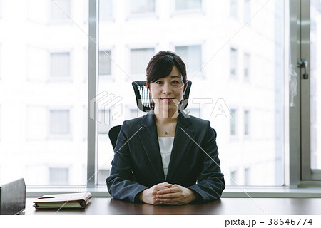 スーツの女性経営者の写真素材