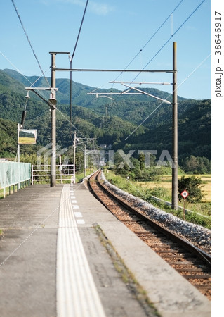 田舎の駅（9月）　手前ボケ 38646917