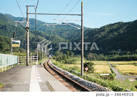 田舎の駅（9月）　手前ボケ 38646918