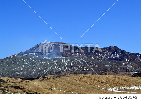 阿蘇山　草千里ヶ浜からの中岳火口の景観 38648549