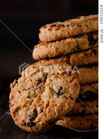 Gluten free oatmeal chocolate cookies with rasins Gluten free oatmeal chocolate cookies with rasins 38652028
