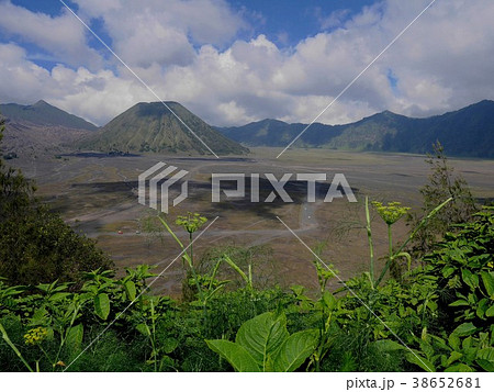 美しいブロモ山の景色 インドネシア ジャワ島の写真素材
