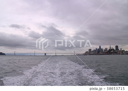 アルカトラズ島へ渡る船からの風景 アメリカ合衆国カリフォルニア州サンフランシスコ アルカトラズ島へ渡る船からの風景 アメリカ合衆国カリフォルニア州サンフランシスコ 38653715