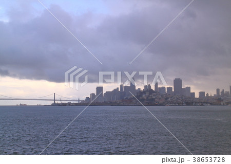 アルカトラズ島へ渡る船から見たサンフランシスコダウンタウン 38653728