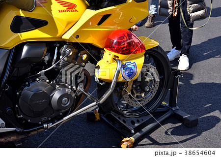 首都高速道路の黄バイク 38654604