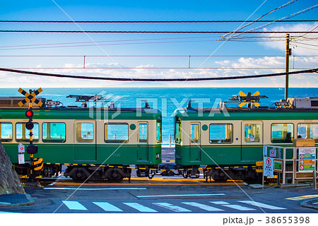 江ノ電 鎌倉高校駅前の踏切の写真素材