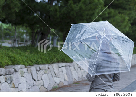 傘をさすビジネスウーマンの写真素材