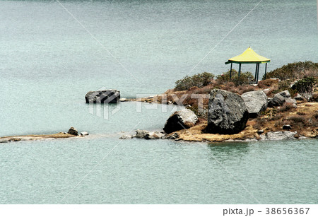 Gallery amid Lake 38656367