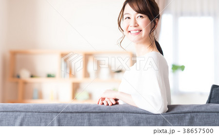 若い女性 若い女性 38657500