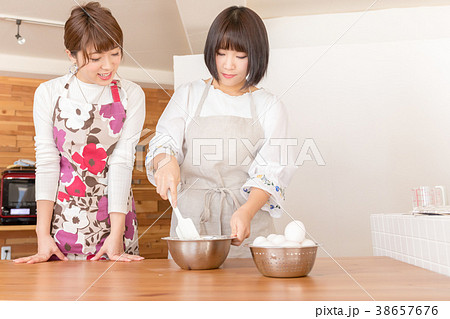 洋菓子作りイメージ 料理教室 38657676