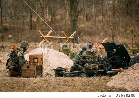Wehrmacht Artillerymen at gun during the battle 38658289