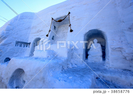 雪旅籠の灯り 38658776