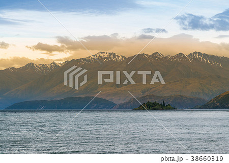 Beautiful New Zealand Wanaka lake Beautiful New Zealand Wanaka lake 38660319