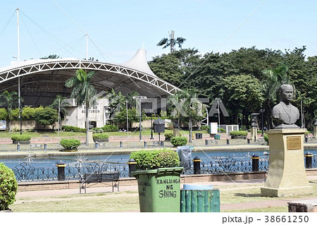 リサール公園内の噴水と屋外イベント場(フィリピン・マニラ) リサール公園内の噴水と屋外イベント場(フィリピン・マニラ) 38661250