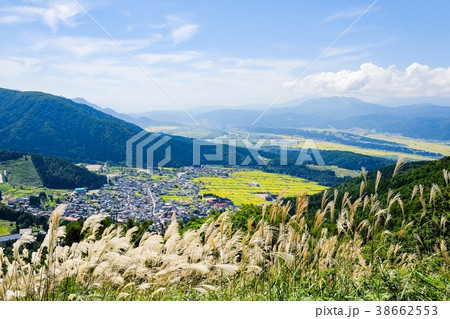 見晴台より望む野沢温泉村 38662553