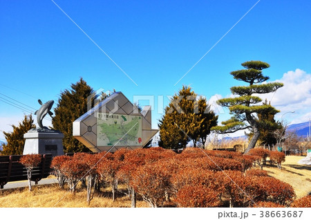 佐久平パーキングエリアの佐久市観光案内図と鯉の銅像 佐久平パーキングエリアの佐久市観光案内図と鯉の銅像 38663687