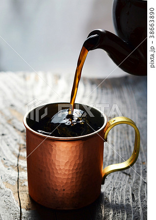 アイスコーヒー銅製マグカップの写真素材 [38663890] - PIXTA