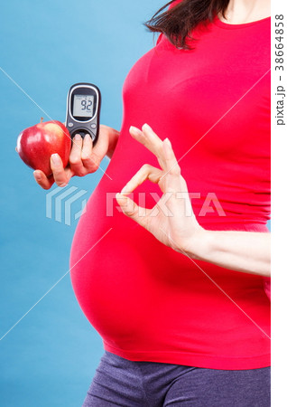 Pregnant woman showing sign ok Pregnant woman showing sign ok 38664858