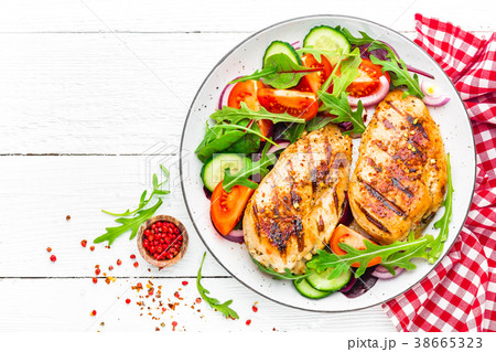 Grilled chicken breast and fresh vegetable salad Grilled chicken breast and fresh vegetable salad 38665323