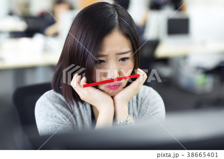 OL 悩む 退屈 OL 悩む 退屈 38665401