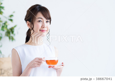 若い女性（紅茶） 38667041