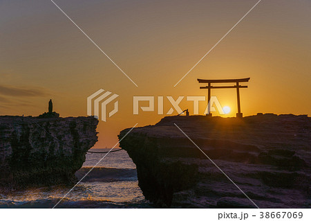 【静岡県】伊豆で最古の白浜神社・海の鳥居・夜明け 38667069