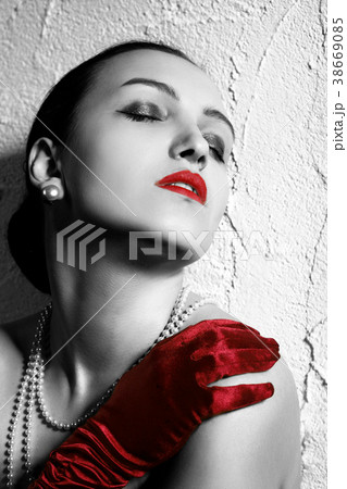 young luxury woman 38669085