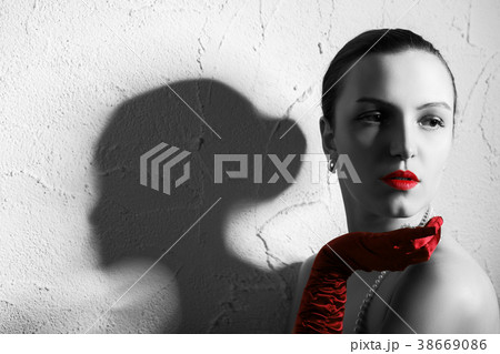 young luxury woman 38669086