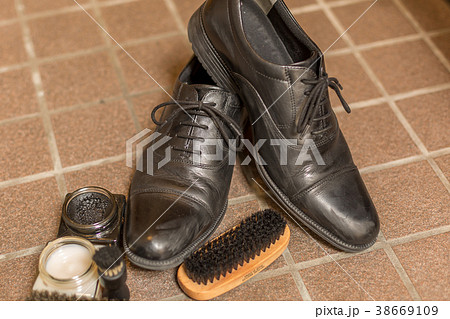 靴の手入れ 38669109