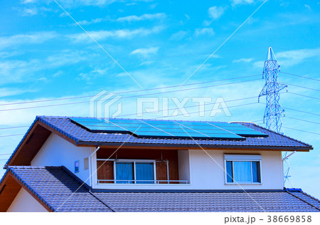 エコハウスと青空と送電塔 エコハウスと青空と送電塔 38669858