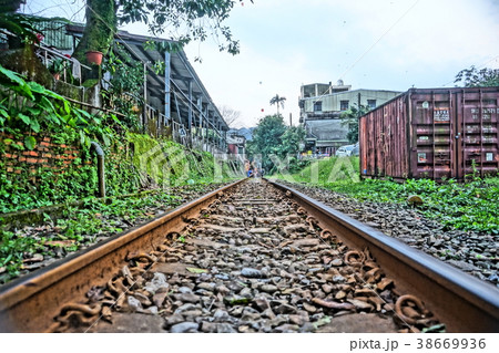 台湾 平渓線の鉄道風景 - ノスタルジックな鉄道と緑豊かな自然 38669936