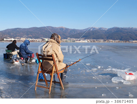 諏訪湖のワカサギ釣り 諏訪湖のワカサギ釣り 38671405