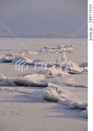 諏訪湖の神渡り 諏訪湖の神渡り 38671414