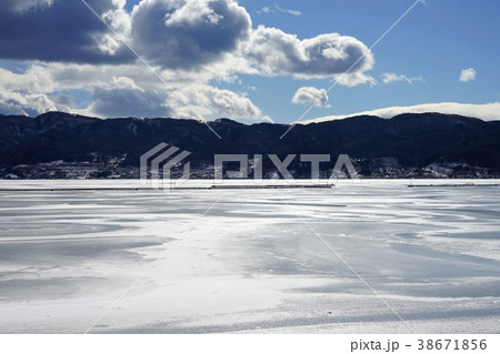 諏訪湖の御神渡り 38671856