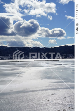 諏訪湖の御神渡り 38671860