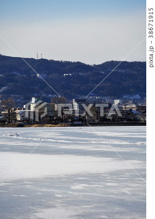諏訪湖の御神渡り 38671915