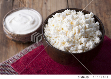 Cottage cheese   in wooden bowl 38675383