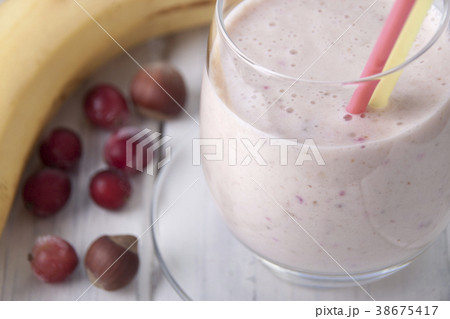 Smoothies with a banana, frozen gooseberry Smoothies with a banana, frozen gooseberry 38675417