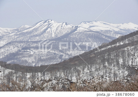 早春の山・泉ヶ岳から望む早春の船形山連峰 38678060