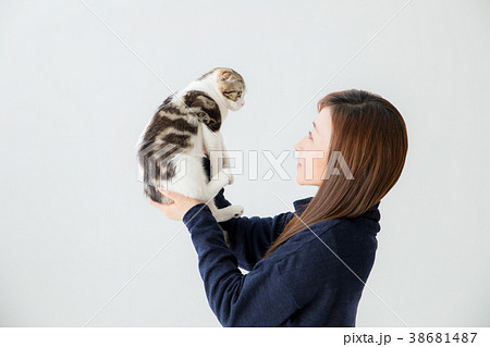飼い主と猫 38681487