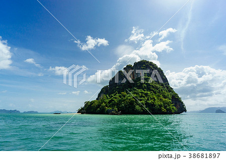 About half way to Hong island, Krabi, Thailand About half way to Hong island, Krabi, Thailand 38681897
