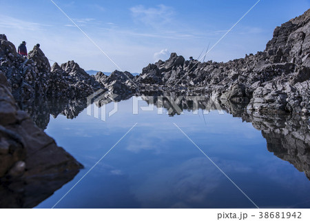 海 岩 石 38681942