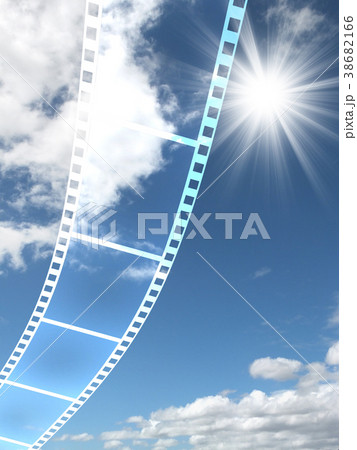 フィルム　晴天　青空　エンタメ　映画　レジャー　ポジフィルム 38682166