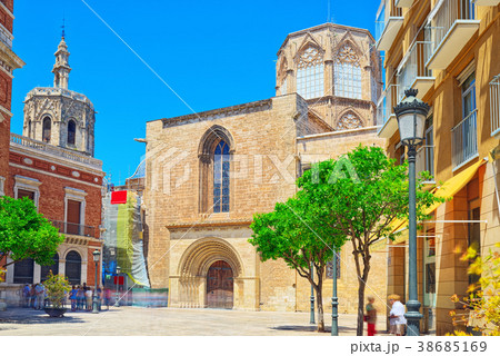 Back view of the Valencia Cathedral 38685169