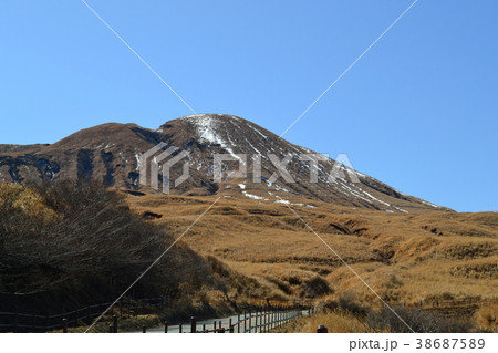 阿蘇の山なみ 阿蘇パノラマライン(県道111号線)からの景観 阿蘇の山なみ 阿蘇パノラマライン(県道111号線)からの景観 38687589