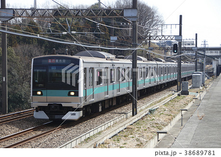 小田急多摩線を行く 常磐線e233系の写真素材