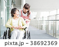 介護　シニア　女性　病院 38692369